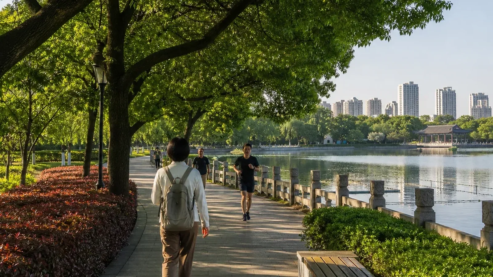 Park-city mornings in Hefei