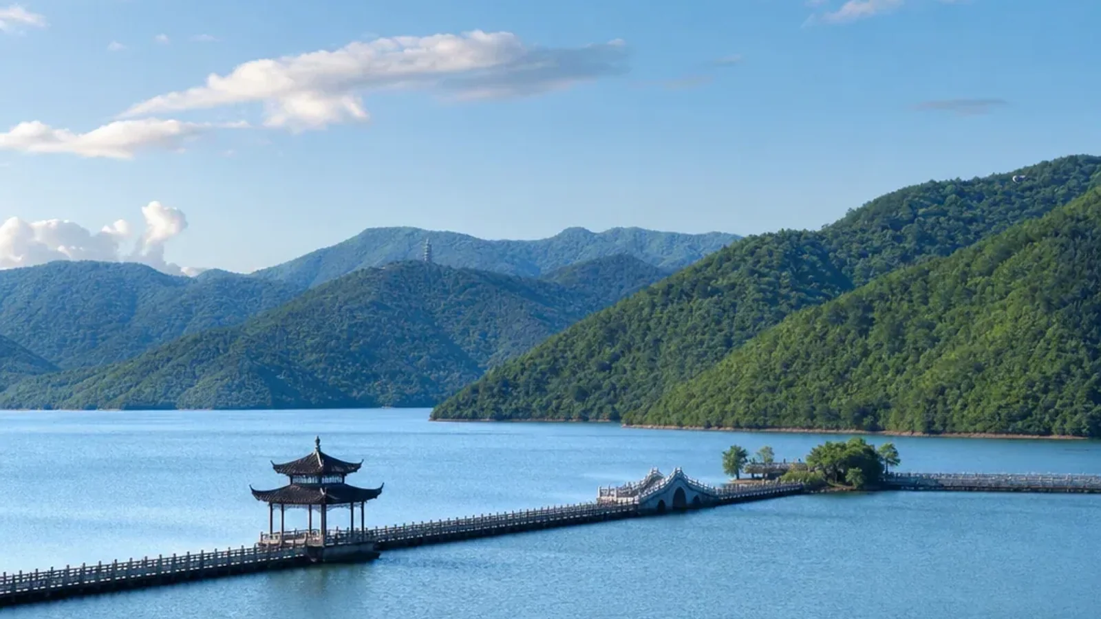 Dongqian Lake in Ningbo