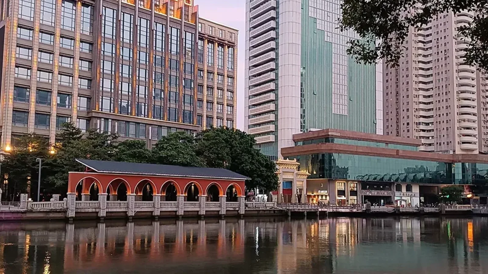 Sunwen West Road in Zhongshan